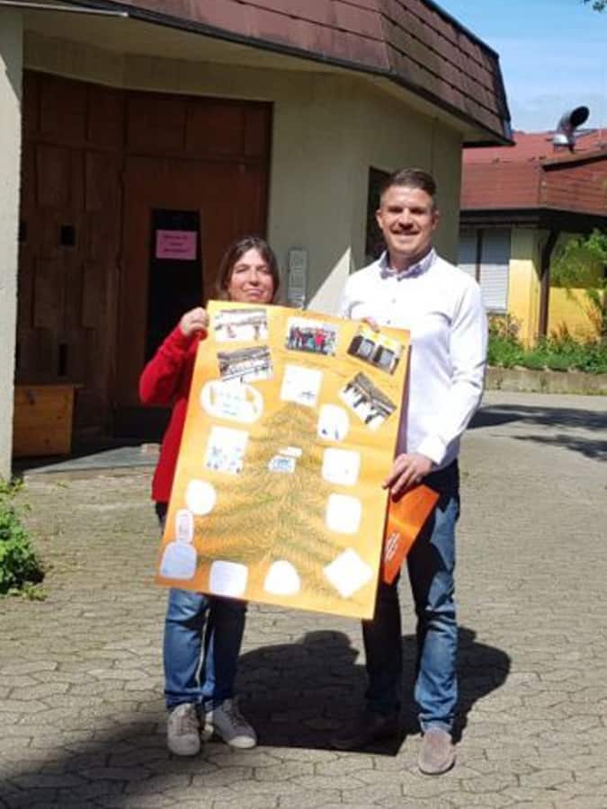 Rolf Biebrich bei der Spedenübergabe für das Heil- und Erziehungsinstitut für seelenpflegedürftiger Kinder e. V.